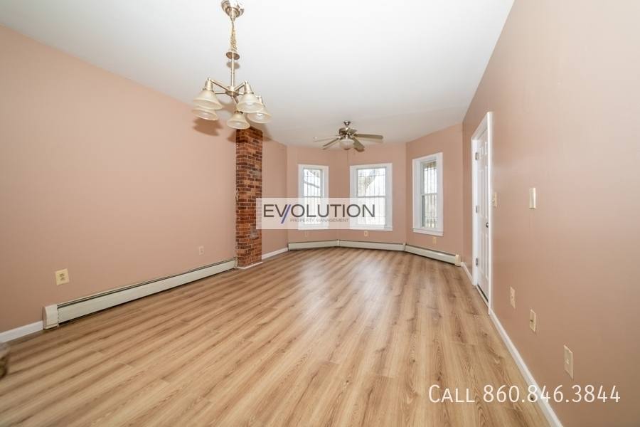 Apartment for rent at 146 Park Terrace #2, Hartford, CT 06106