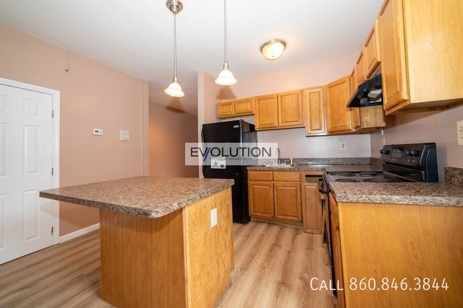 Apartment for rent at 146 Park Terrace #2, Hartford, CT 06106