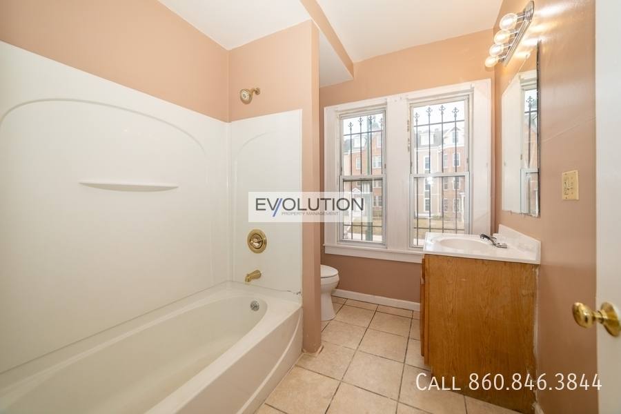 Apartment for rent at 146 Park Terrace #2, Hartford, CT 06106