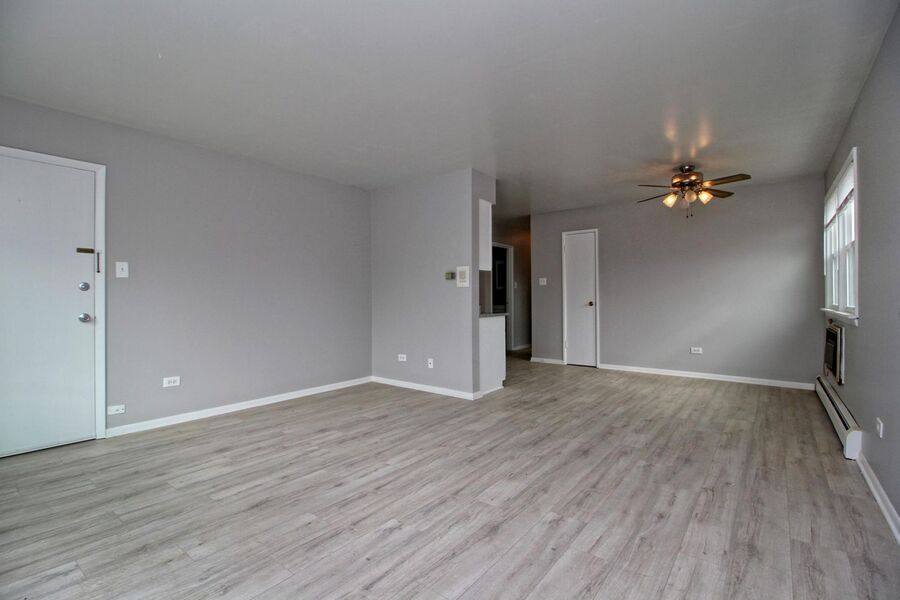 Apartment for rent at 9845 S Cicero Ave #1N, Oak Lawn, IL 60453