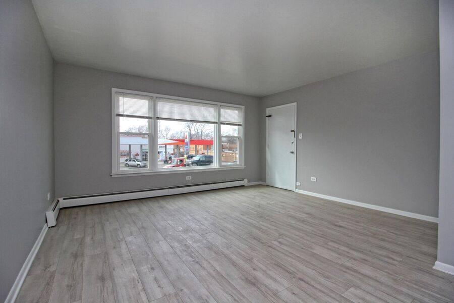 Apartment for rent at 9845 S Cicero Ave #1N, Oak Lawn, IL 60453