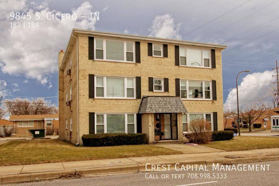 Apartment for rent at 9845 S Cicero Ave #1N, Oak Lawn, IL 60453
