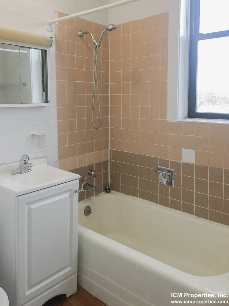 Apartment for rent at 2876 N Clark St #3, Chicago, IL 60657
