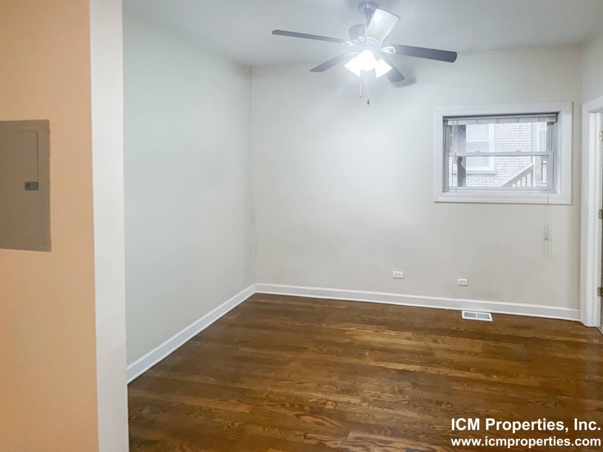 Apartment for rent at 851 W Cornelia Ave #1S, Chicago, IL 60657