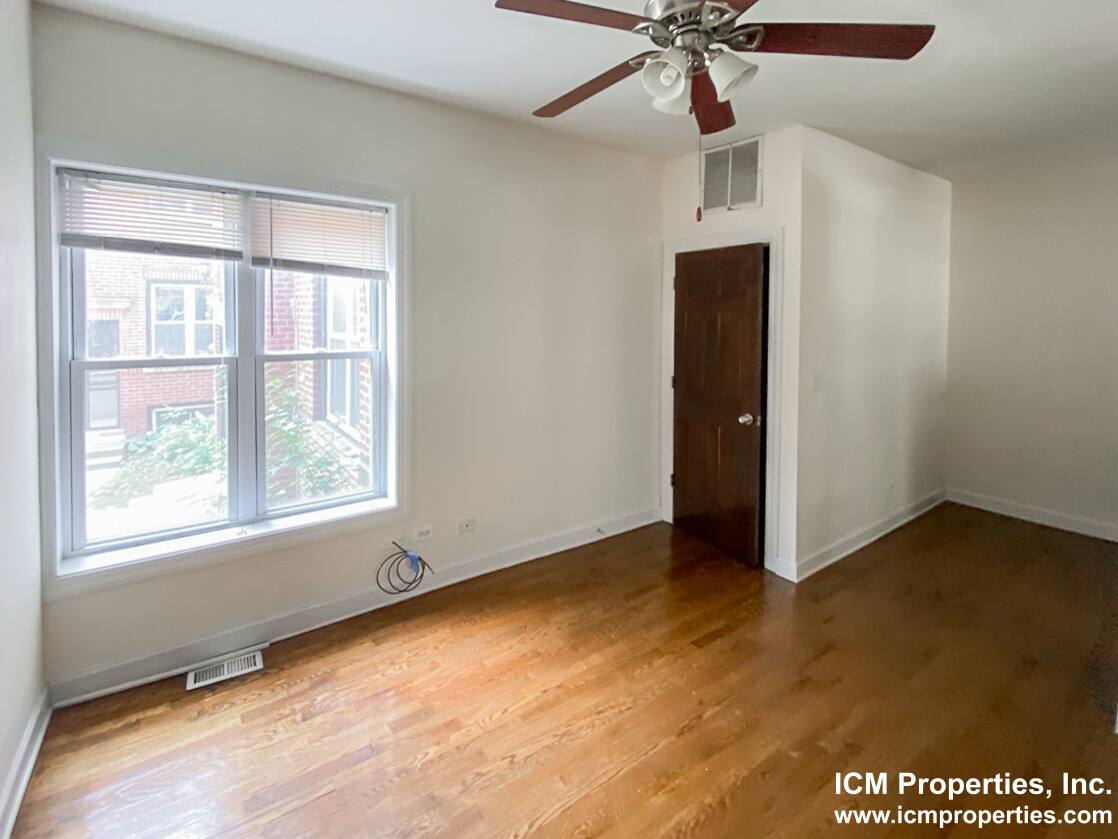 Apartment for rent at 851 W Cornelia Ave #1S, Chicago, IL 60657