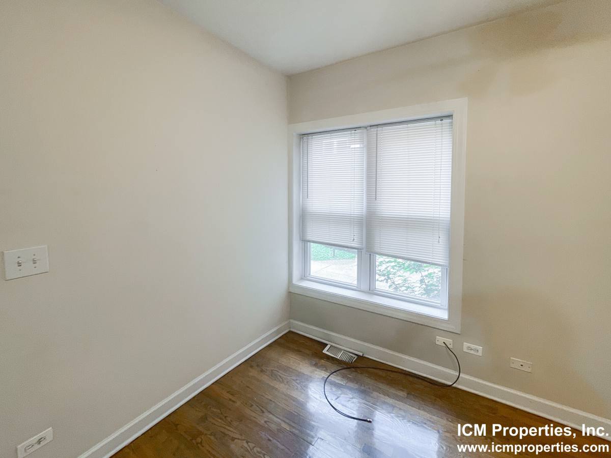 Apartment for rent at 851 W Cornelia Ave #1S, Chicago, IL 60657