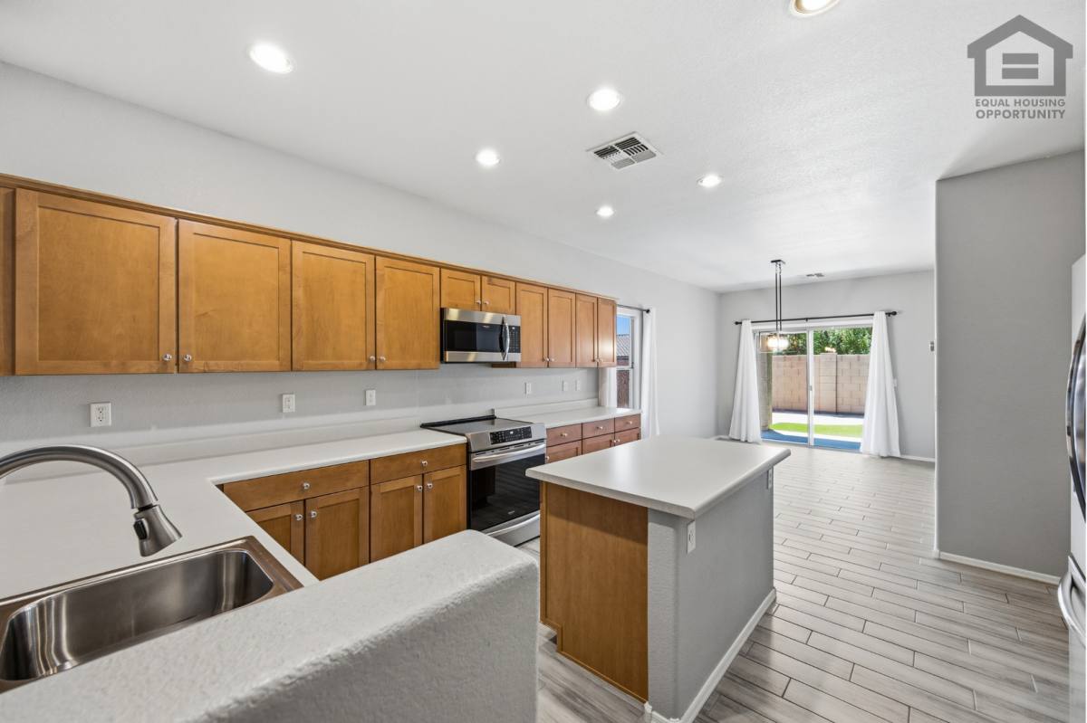 House for rent at 1328 S Bridgegate Dr, Gilbert, AZ 85296