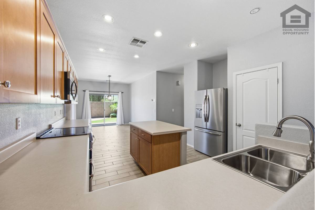 House for rent at 1328 S Bridgegate Dr, Gilbert, AZ 85296