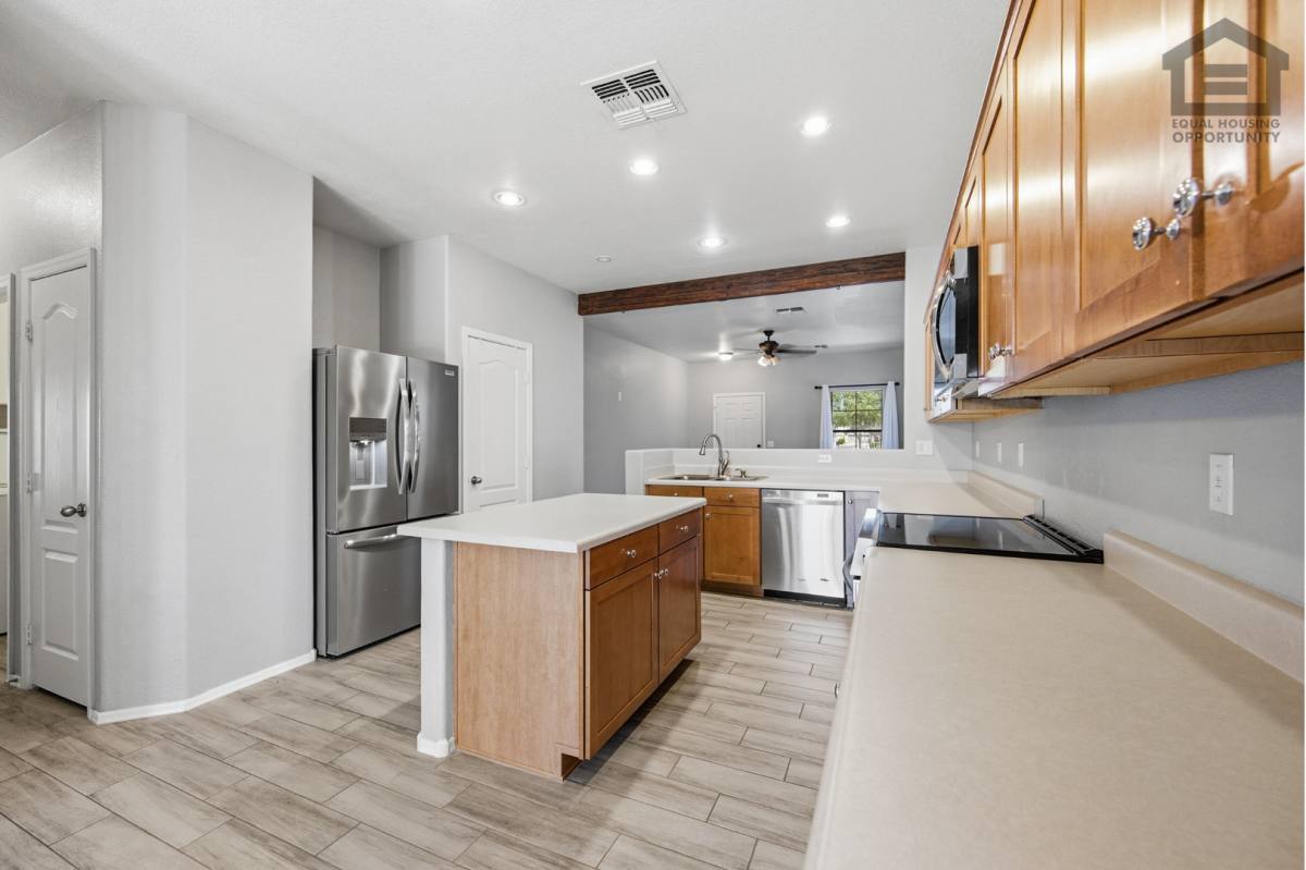 House for rent at 1328 S Bridgegate Dr, Gilbert, AZ 85296