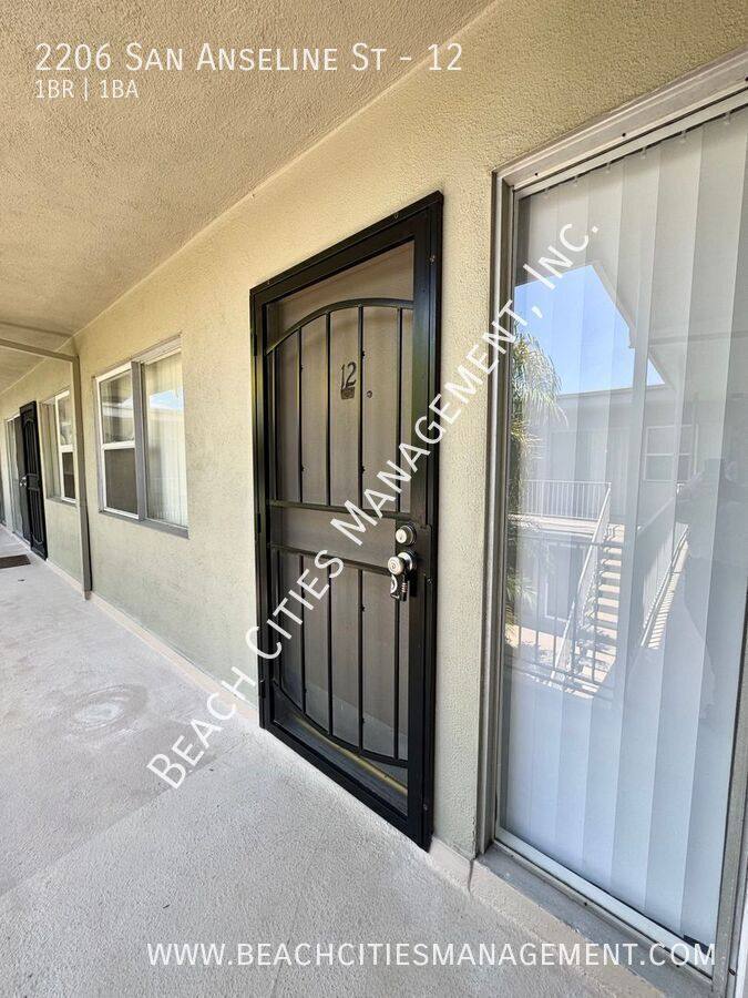 Apartment for rent at 2206 San Anseline St #12, Long Beach, CA 90815