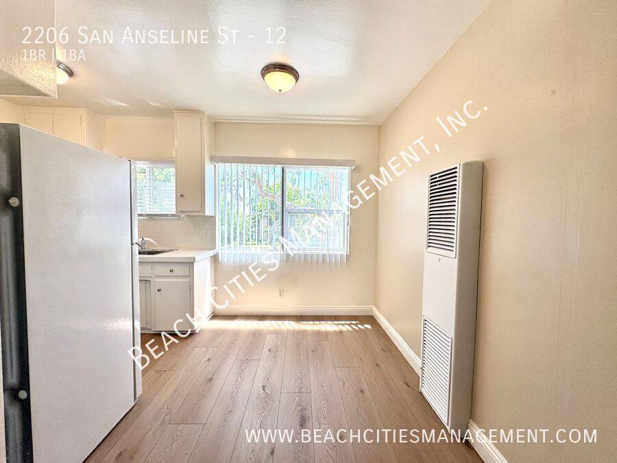 Apartment for rent at 2206 San Anseline St #12, Long Beach, CA 90815