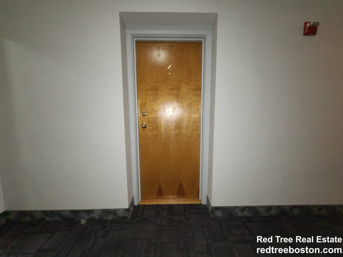 Apartment for rent at 288 Grove St #2, Auburndale, MA 02466