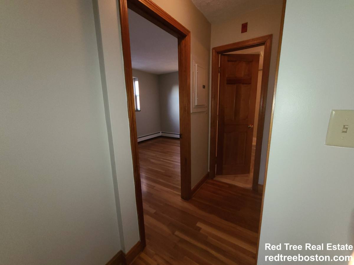 Apartment for rent at 288 Grove St #2, Auburndale, MA 02466