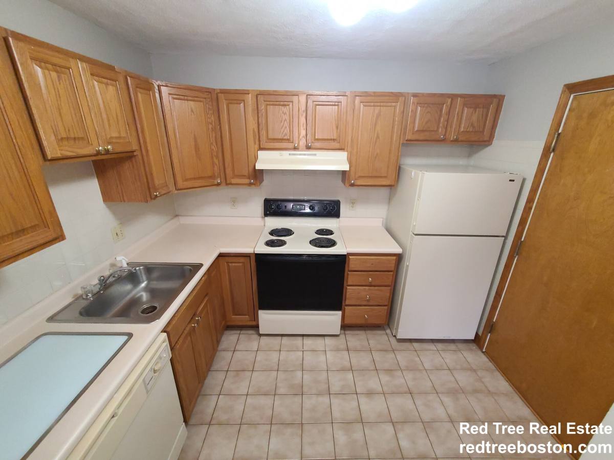 Apartment for rent at 288 Grove St #2, Auburndale, MA 02466