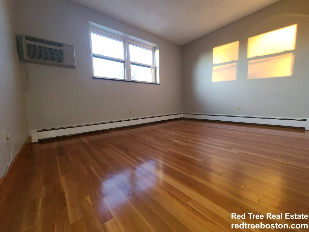 Apartment for rent at 288 Grove St #2, Auburndale, MA 02466
