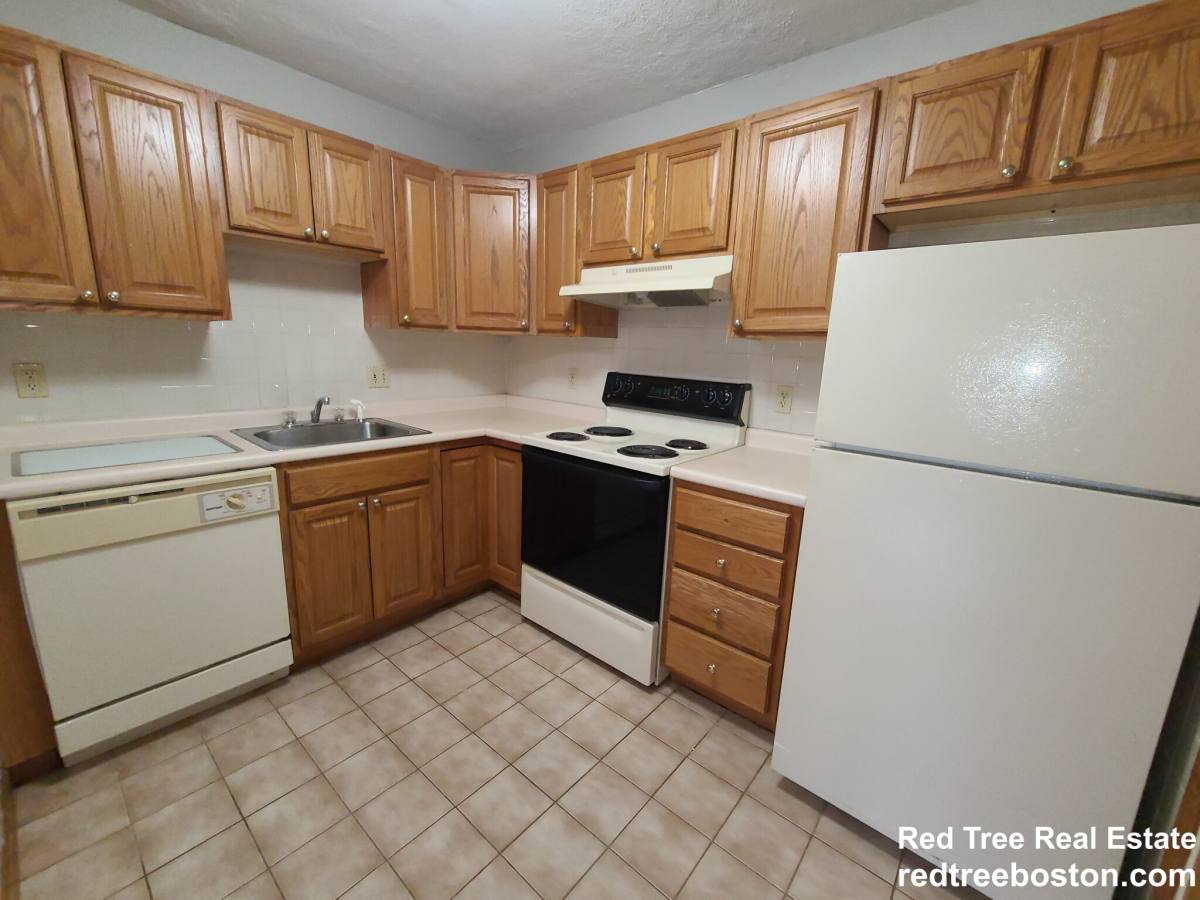 Apartment for rent at 288 Grove St #2, Auburndale, MA 02466