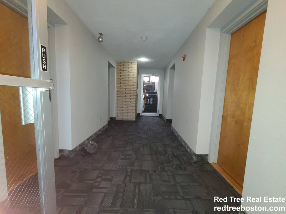 Apartment for rent at 288 Grove St #2, Auburndale, MA 02466
