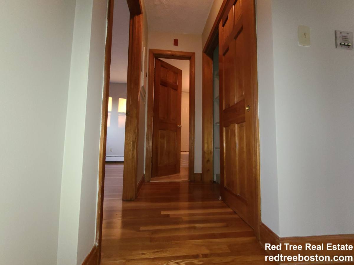 Apartment for rent at 288 Grove St #2, Auburndale, MA 02466