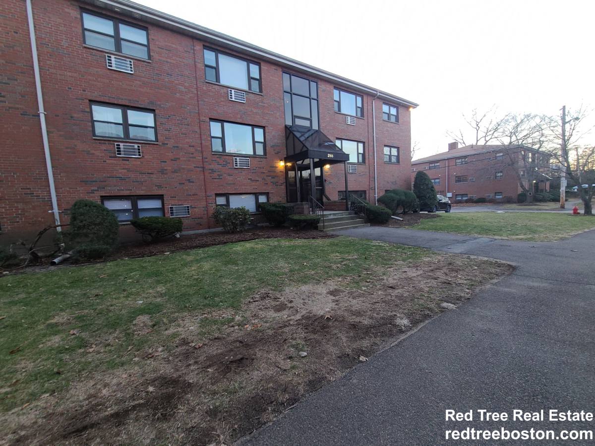 Apartment for rent at 288 Grove St #7, Auburndale, MA 02466