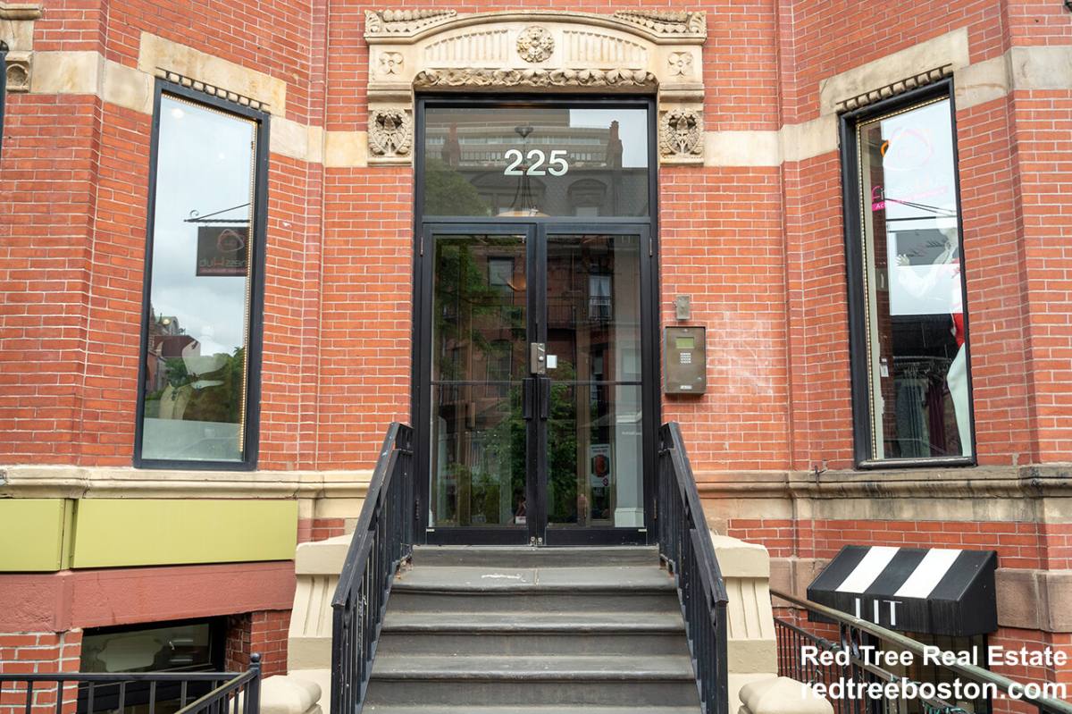 Apartment for rent at 225 Newbury St #3R, Boston, MA 02116