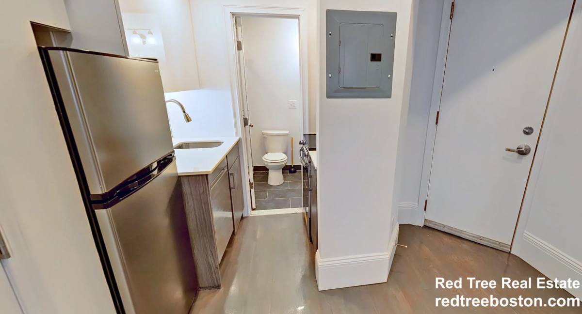 Apartment for rent at 270 Newbury St #2, Boston, MA 02116