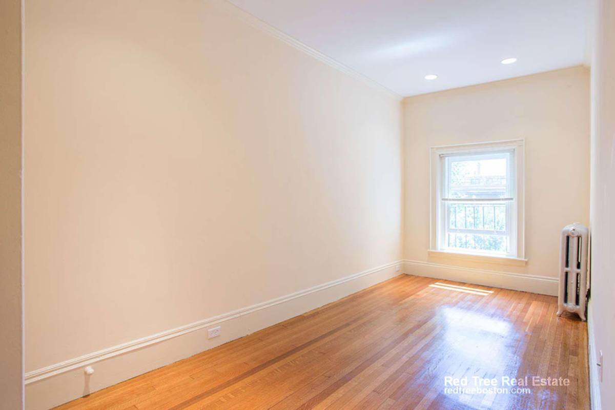Apartment for rent at 379 Commonwealth Ave #6, Boston, MA 02115