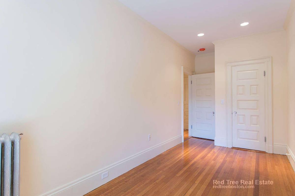 Apartment for rent at 379 Commonwealth Ave #6, Boston, MA 02115