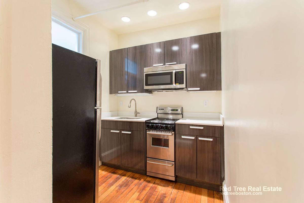 Apartment for rent at 379 Commonwealth Ave #6, Boston, MA 02115