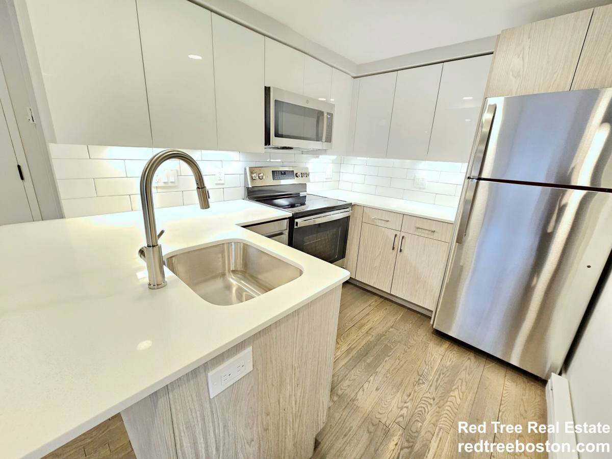Apartment for rent at 320 Hammond Pond Parkway #103, Chestnut Hill, MA 02467