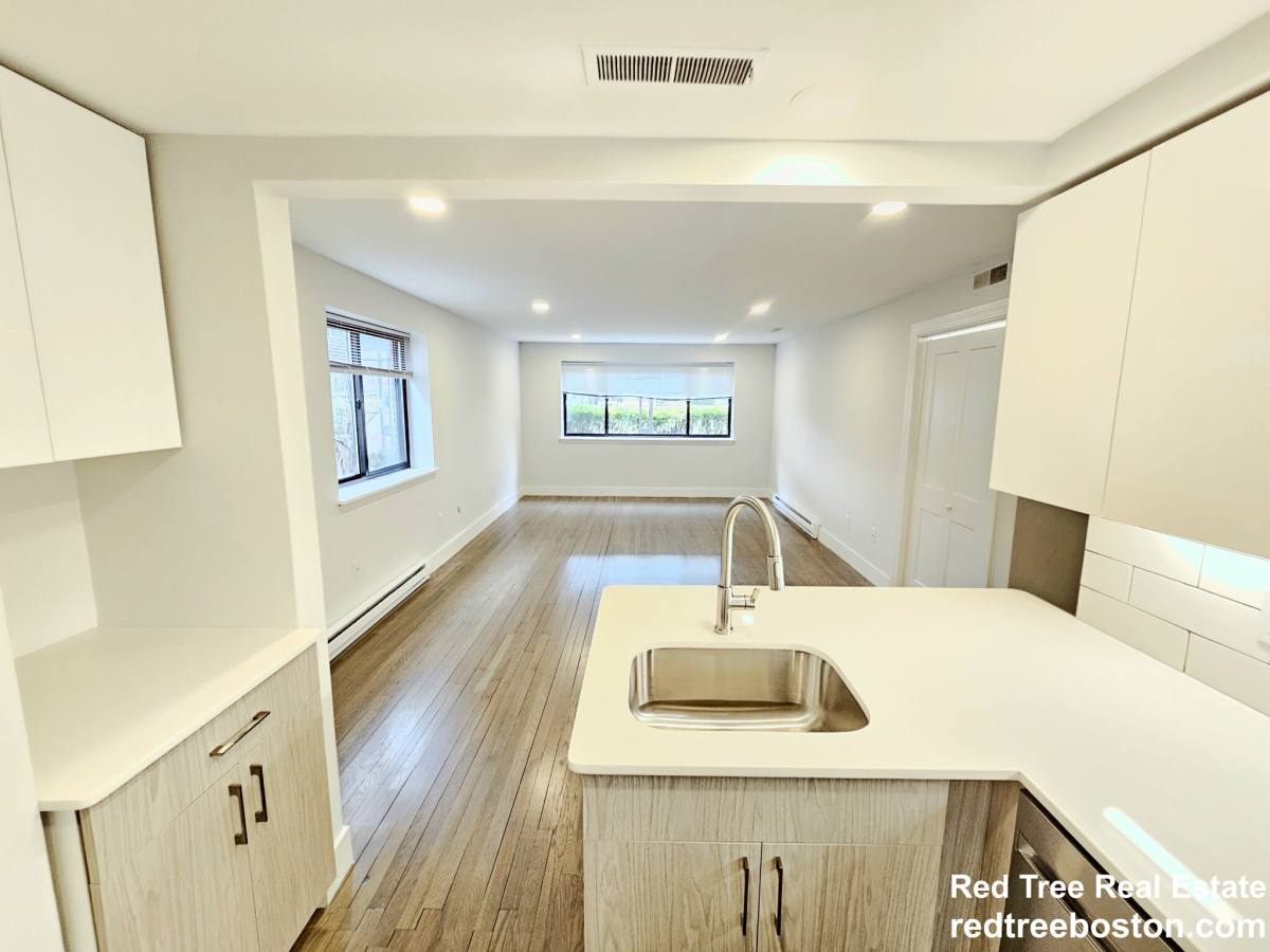 Apartment for rent at 320 Hammond Pond Parkway #103, Chestnut Hill, MA 02467