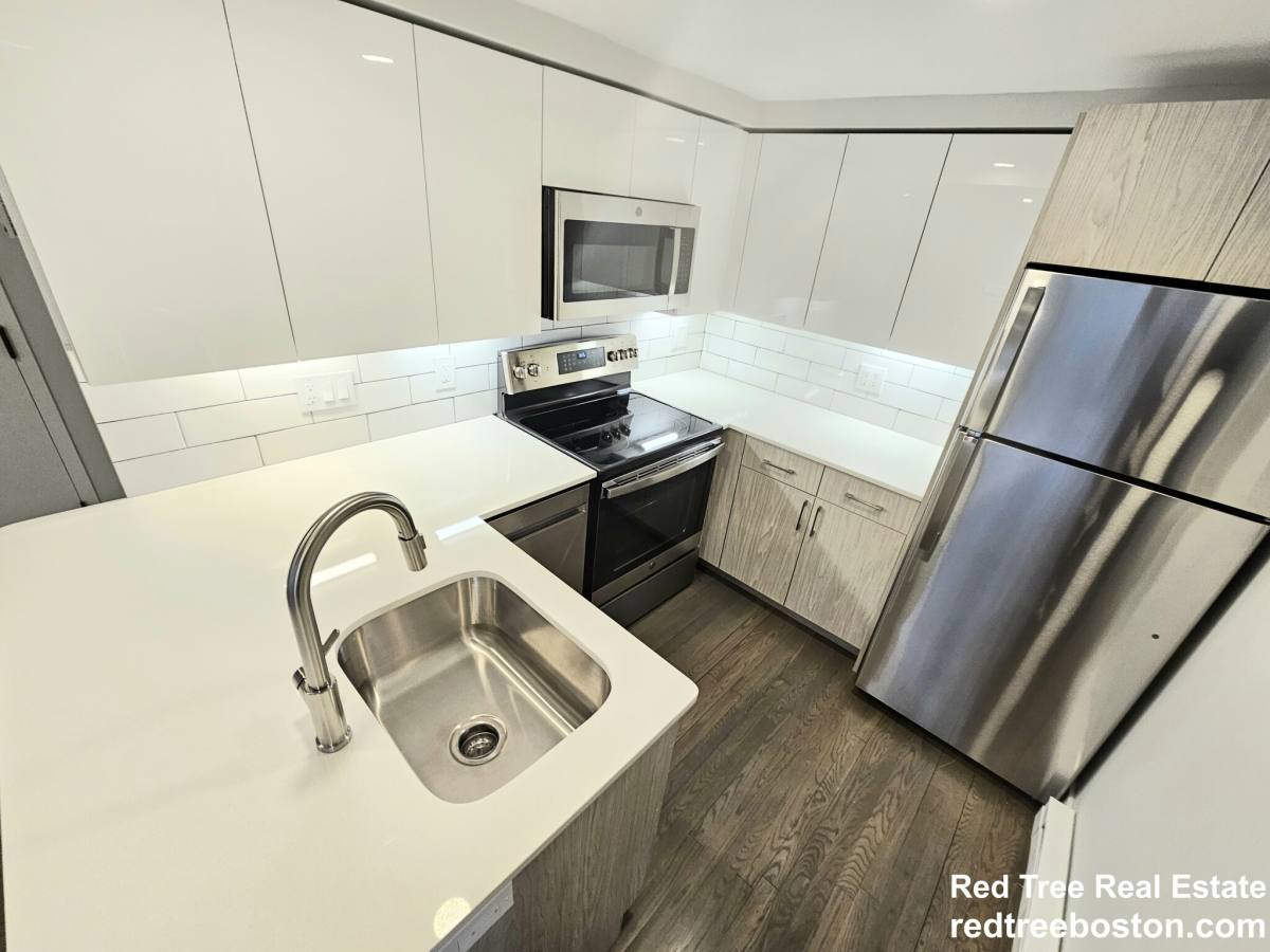 Apartment for rent at 320 Hammond Pond Parkway #103, Chestnut Hill, MA 02467