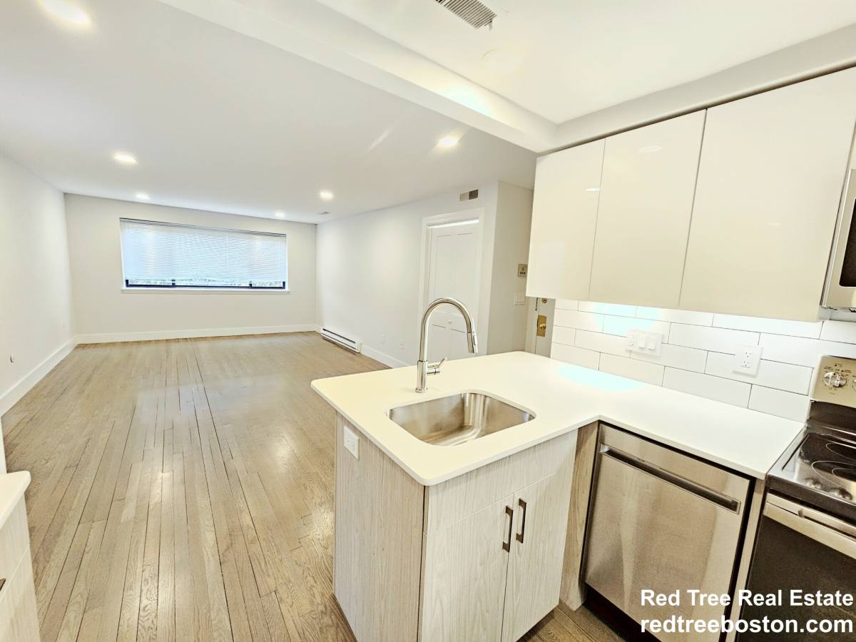 Apartment for rent at 320 Hammond Pond Parkway #103, Chestnut Hill, MA 02467