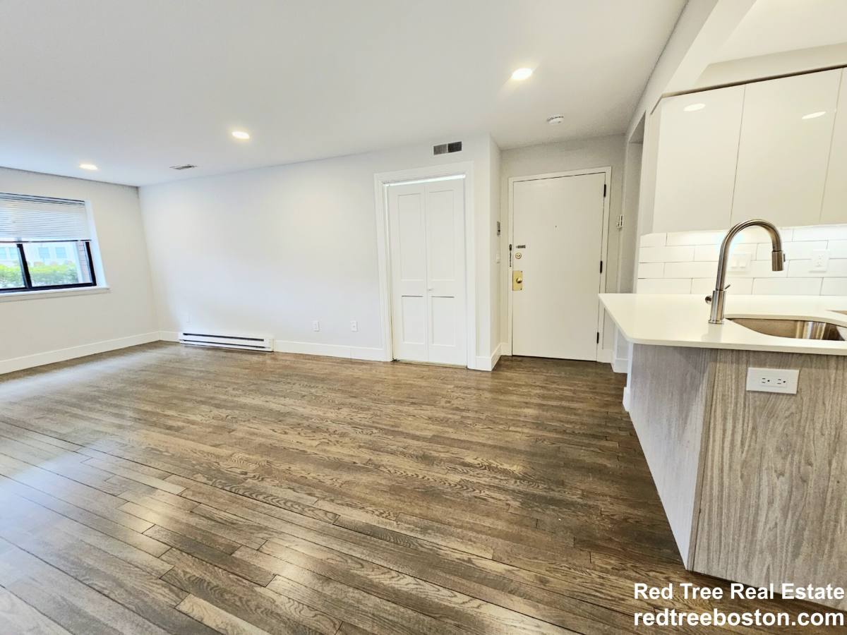 Apartment for rent at 320 Hammond Pond Parkway #103, Chestnut Hill, MA 02467