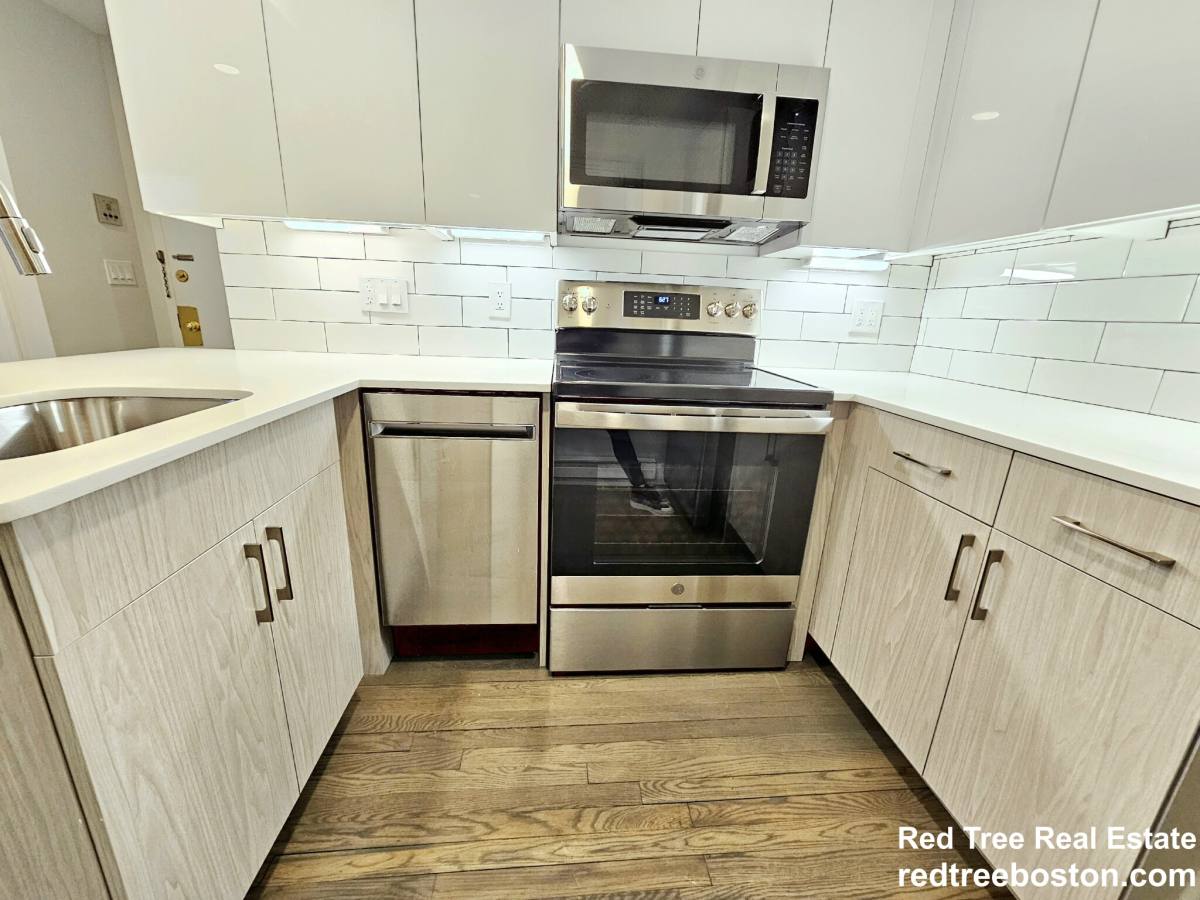 Apartment for rent at 320 Hammond Pond Parkway #103, Chestnut Hill, MA 02467