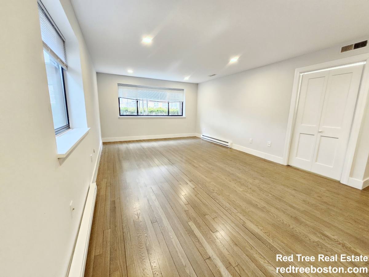 Apartment for rent at 320 Hammond Pond Parkway #103, Chestnut Hill, MA 02467