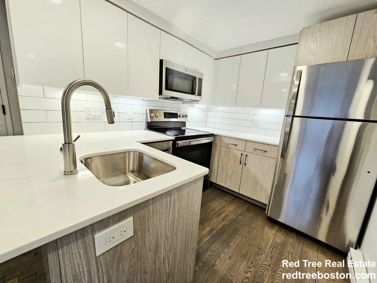 Apartment for rent at 320 Hammond Pond Parkway #103, Chestnut Hill, MA 02467