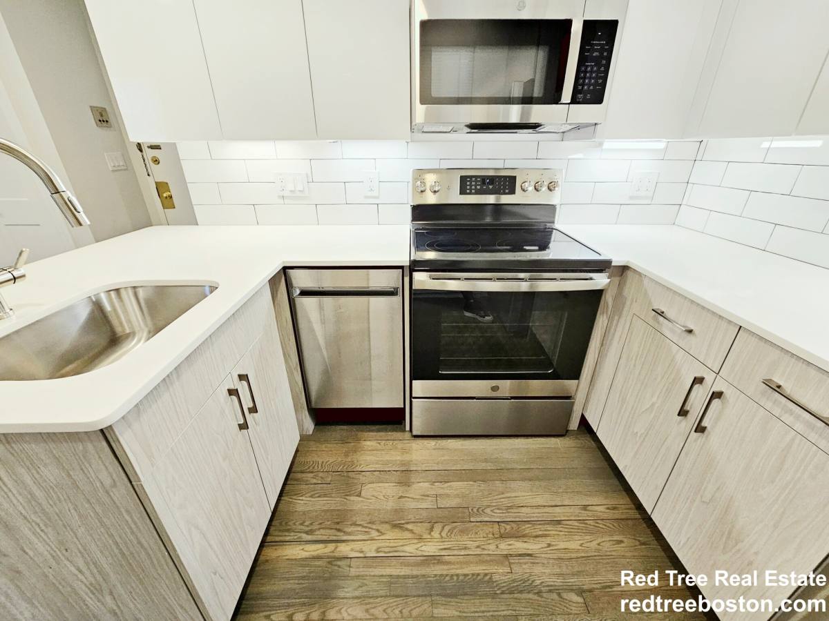 Apartment for rent at 320 Hammond Pond Parkway #103, Chestnut Hill, MA 02467