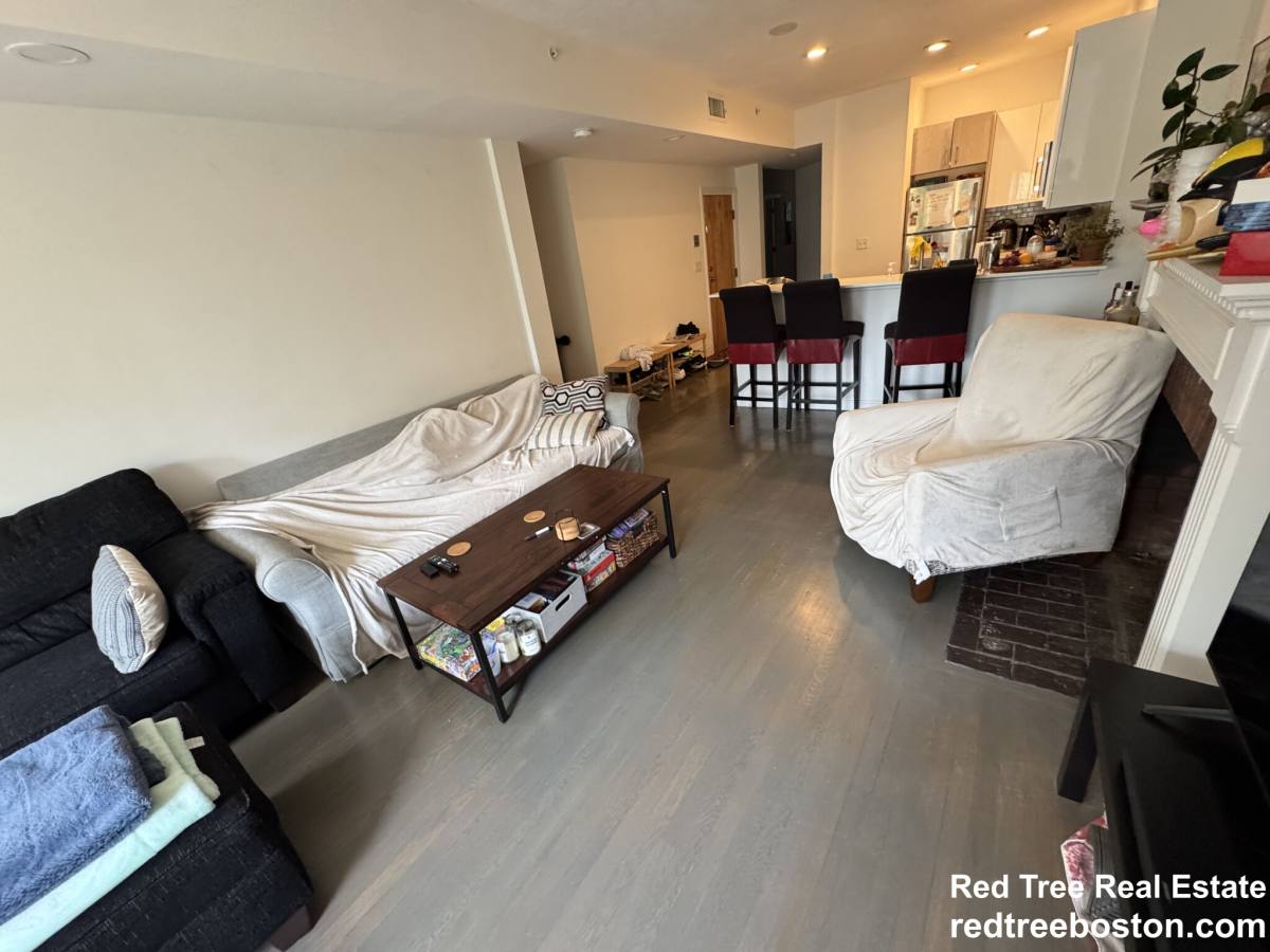 Apartment for rent at 1406 Beacon St #3, Brookline, MA 02446