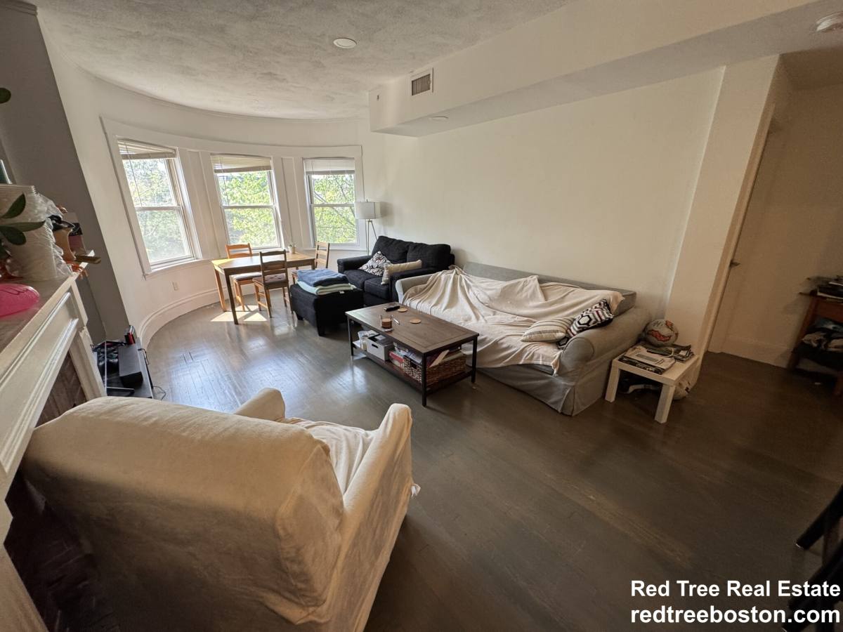 Apartment for rent at 1406 Beacon St #3, Brookline, MA 02446