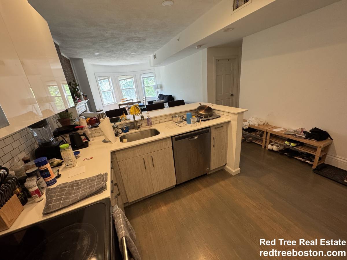 Apartment for rent at 1406 Beacon St #3, Brookline, MA 02446