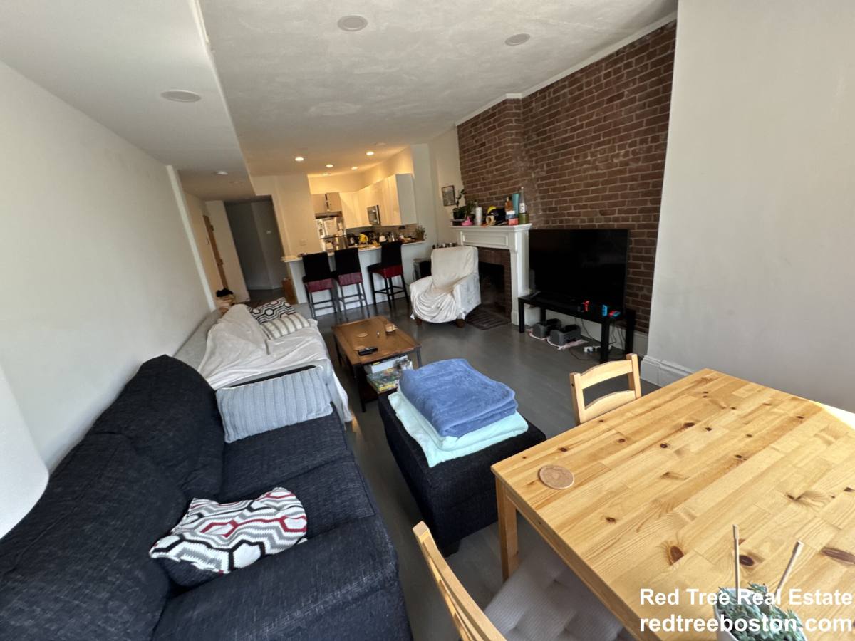 Apartment for rent at 1406 Beacon St #3, Brookline, MA 02446