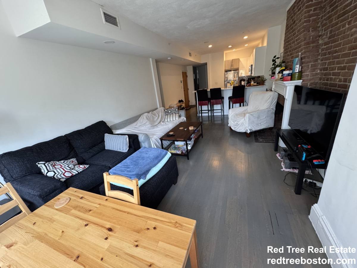 Apartment for rent at 1406 Beacon St #3, Brookline, MA 02446