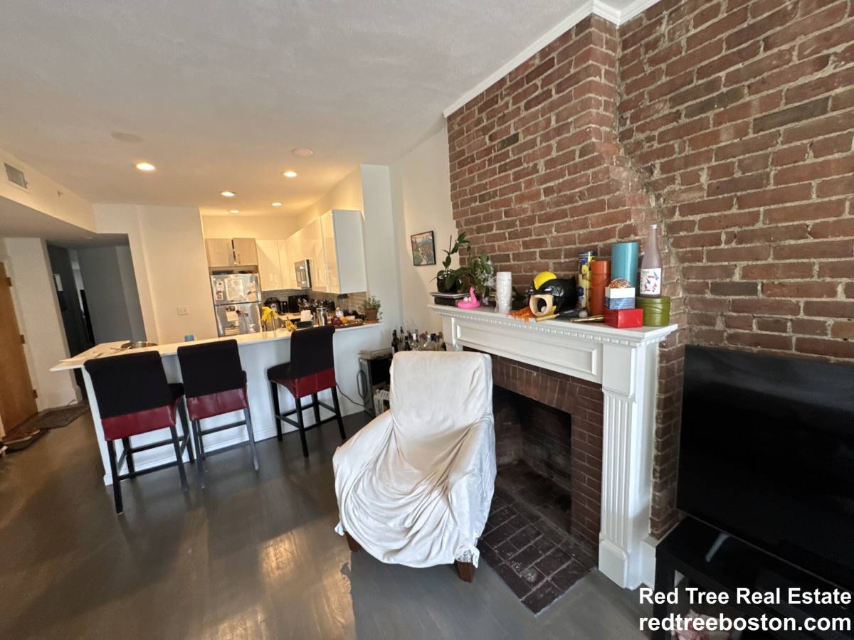 Apartment for rent at 1406 Beacon St #3, Brookline, MA 02446