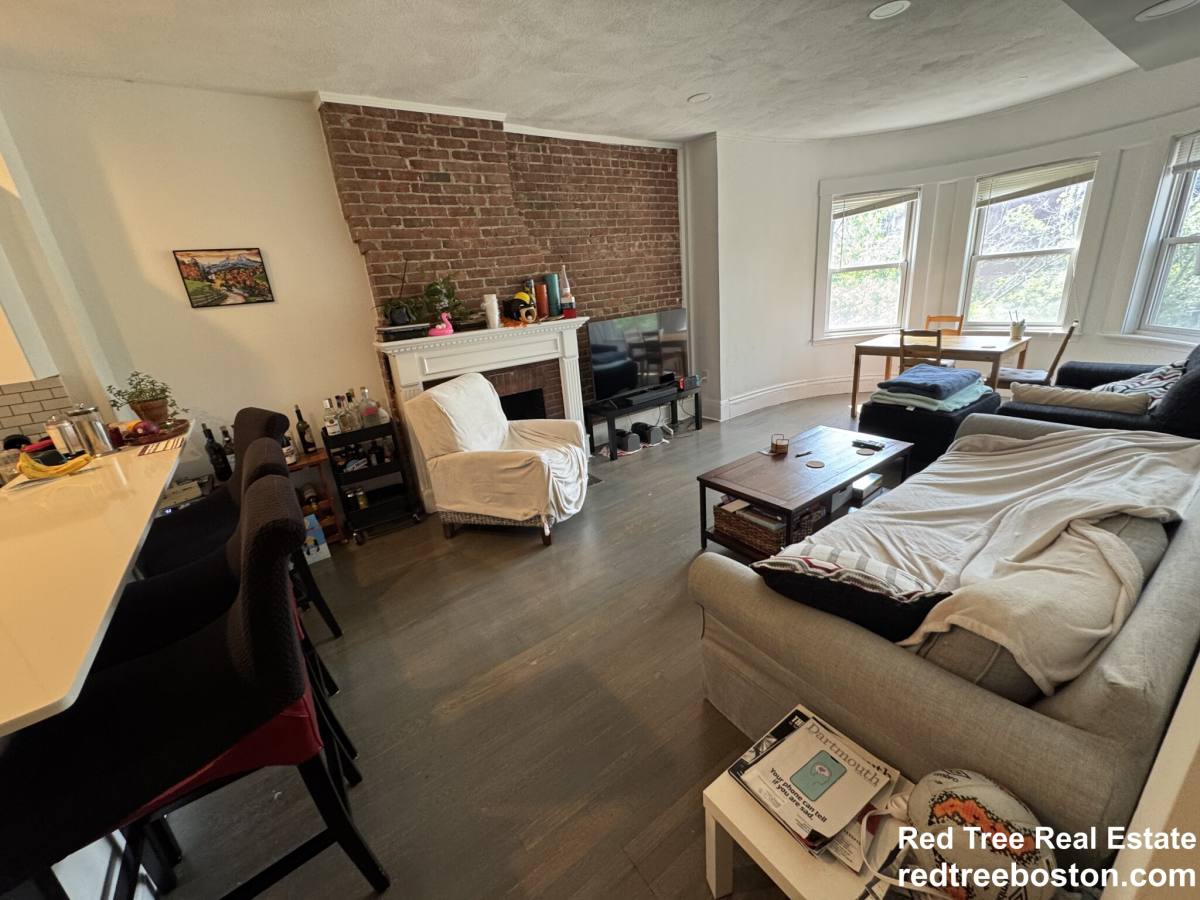 Apartment for rent at 1406 Beacon St #3, Brookline, MA 02446