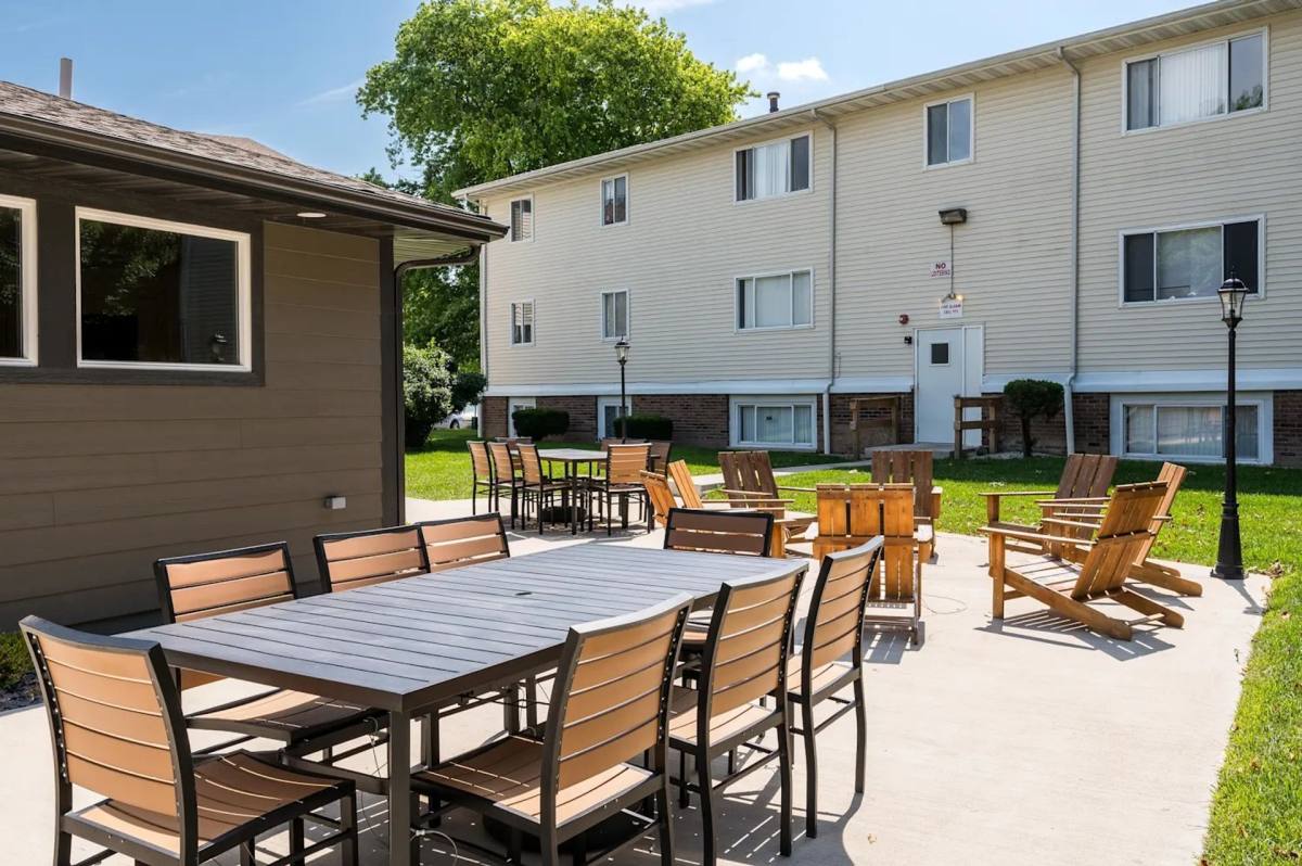 Apartment for rent at 305 Dickinson Rd, Springfield, IL 62704