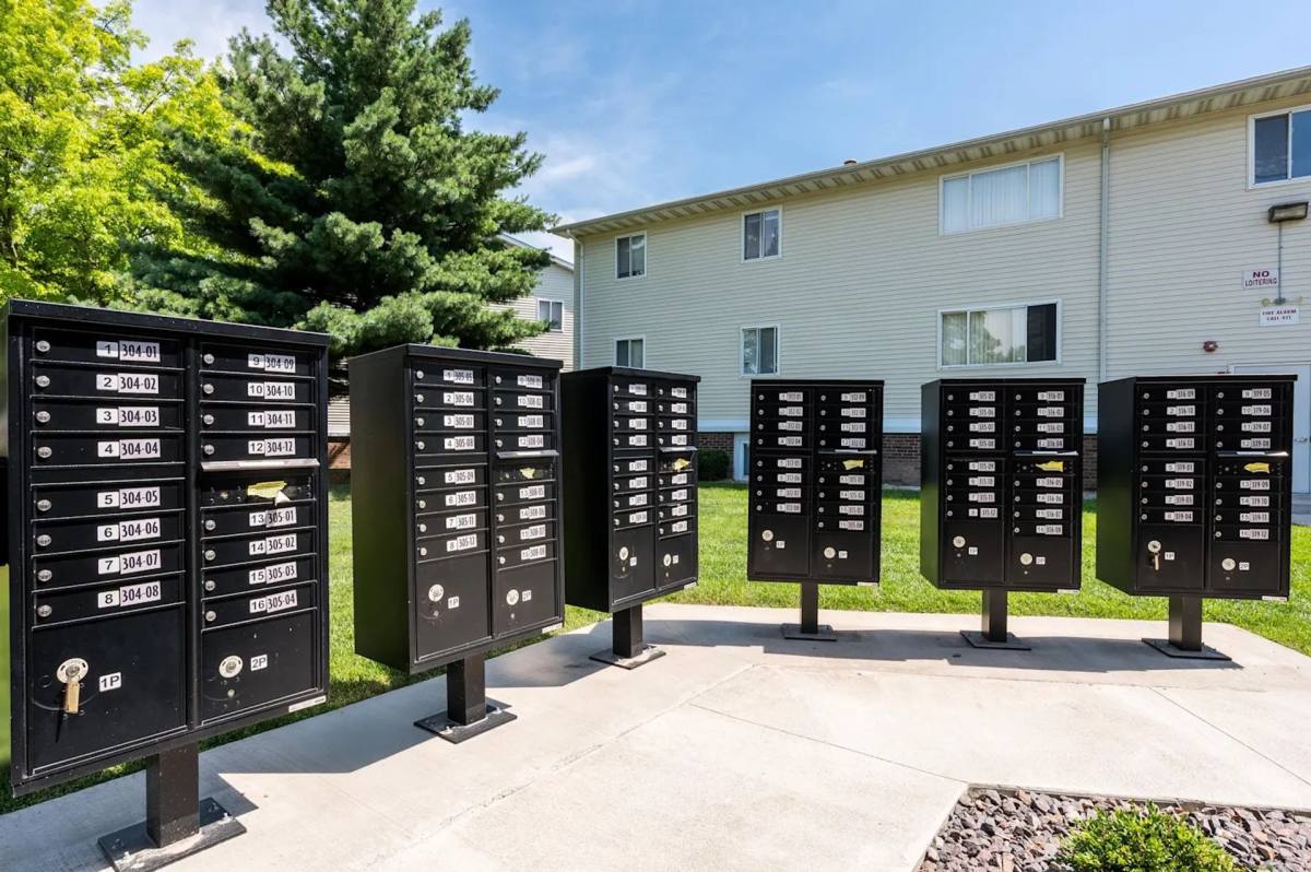Apartment for rent at 305 Dickinson Rd, Springfield, IL 62704