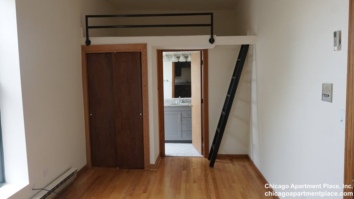 Apartment for rent at 611 Briar Place #102, Chicago, IL 60657