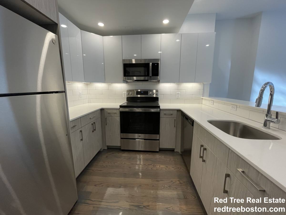 Apartment for rent at 1406 Beacon St #4, Brookline, MA 02446