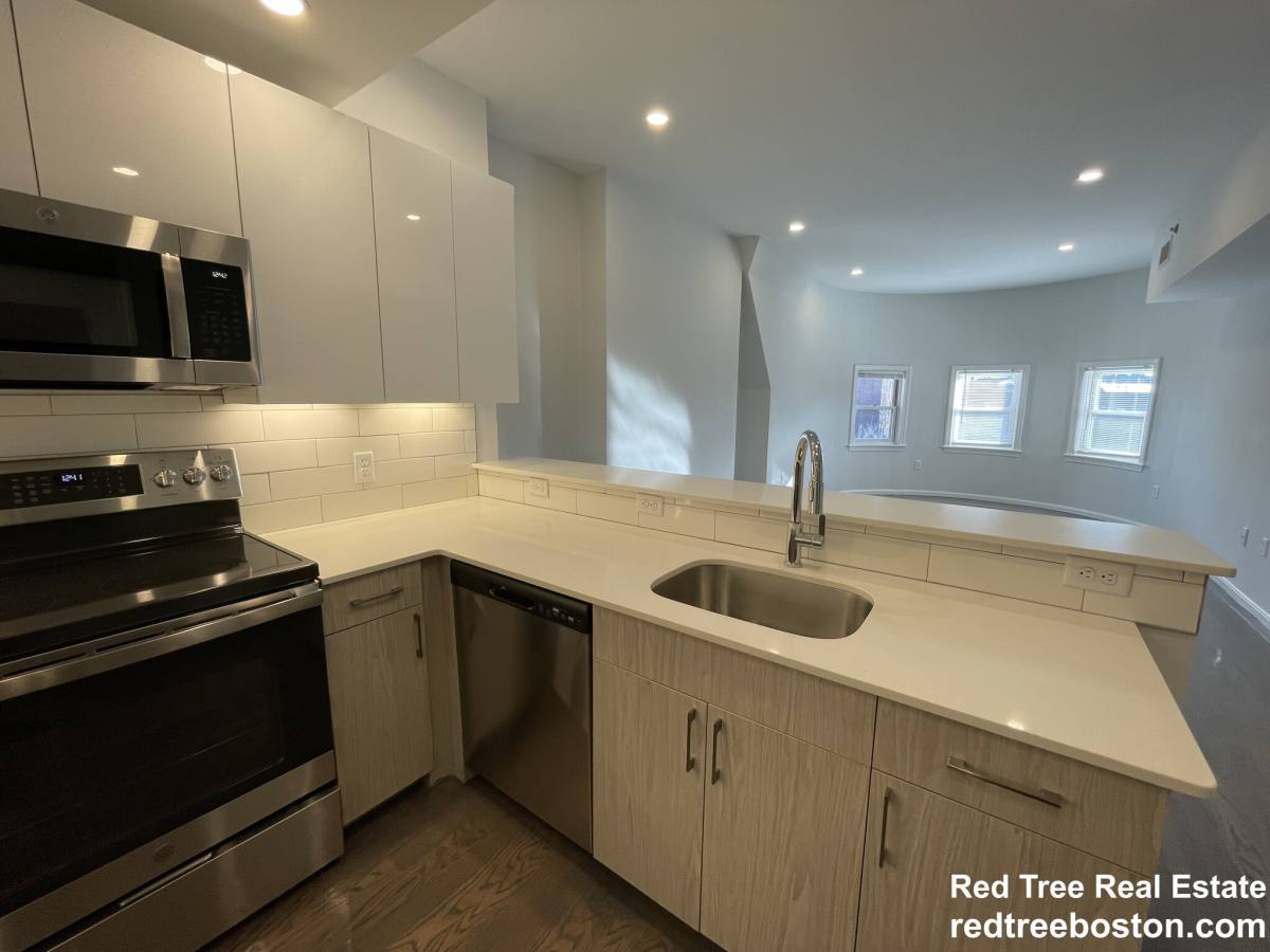 Apartment for rent at 1406 Beacon St #4, Brookline, MA 02446