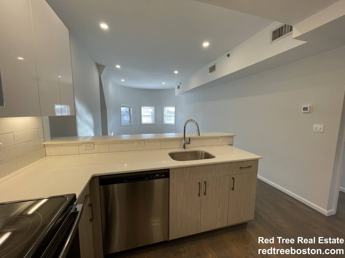 Apartment for rent at 1406 Beacon St #4, Brookline, MA 02446